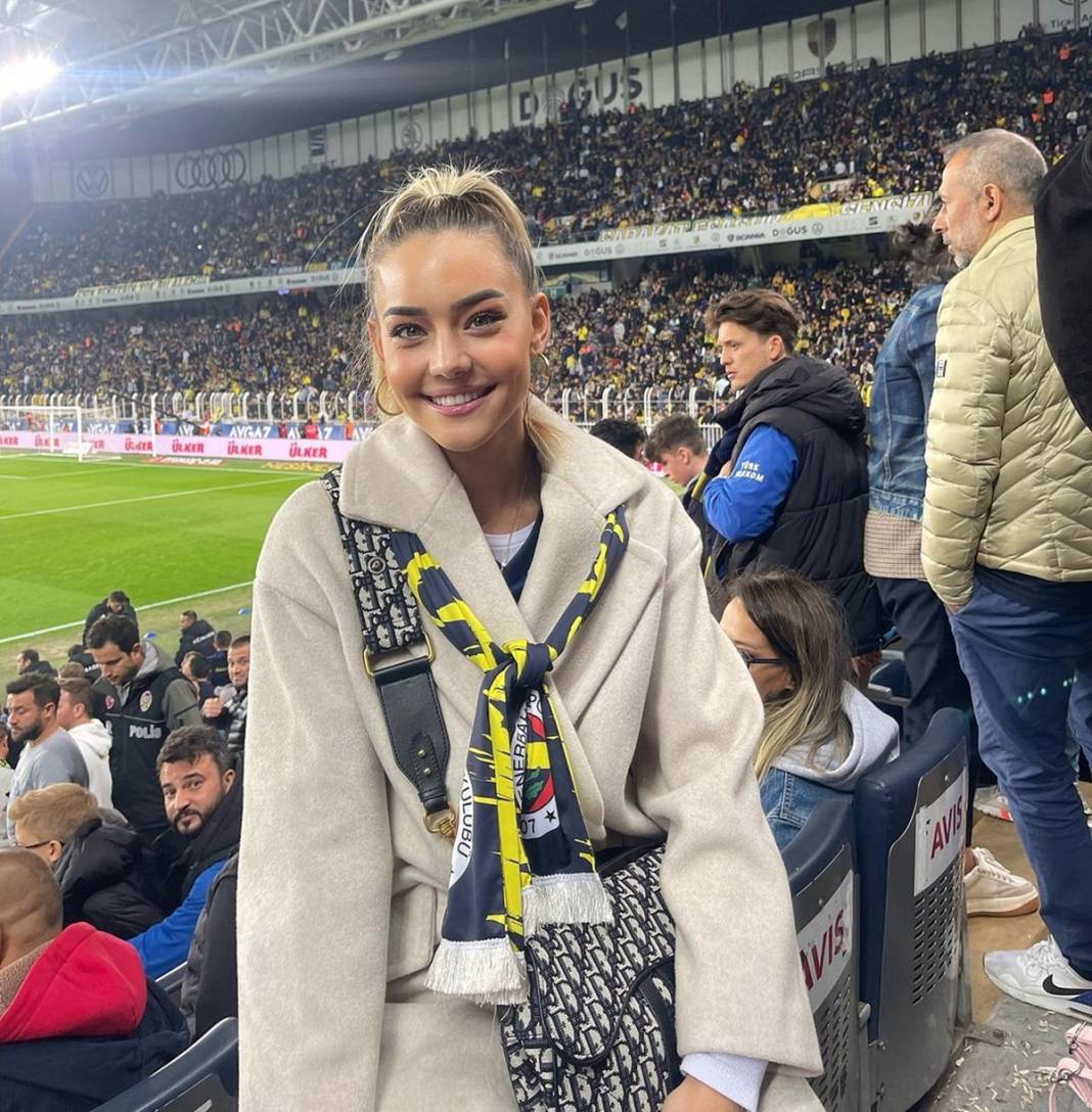 Aycan Yanaç'tan tesettür kararı! Görenler tanımakta zorlandı, takipçileri ikiye bölündü 12